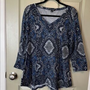 Pretty Roz & Ali 3/4 Sleeve Blue & Grey Paisley Top
